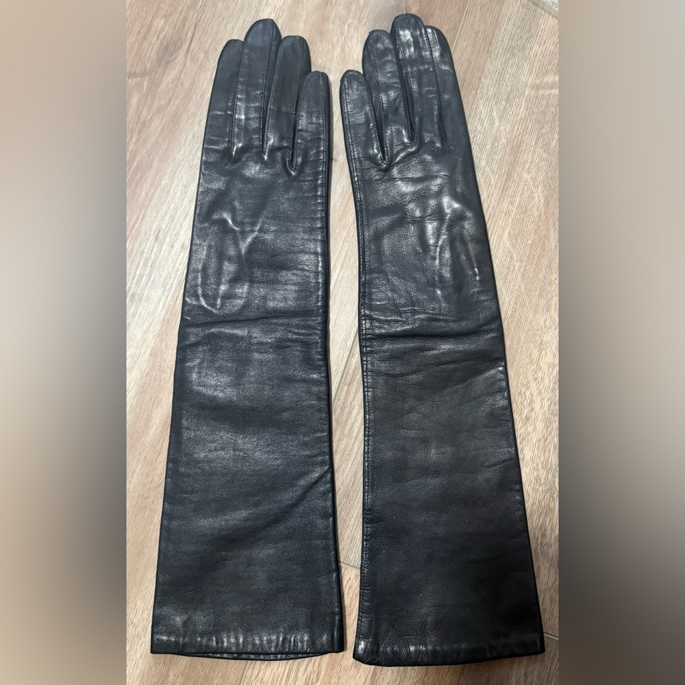 Vintage leather gloves